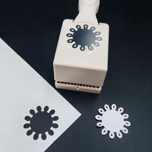 Martha Stewart Crafts Double Craft Punch Large Circle Loop Paper Card Stamp